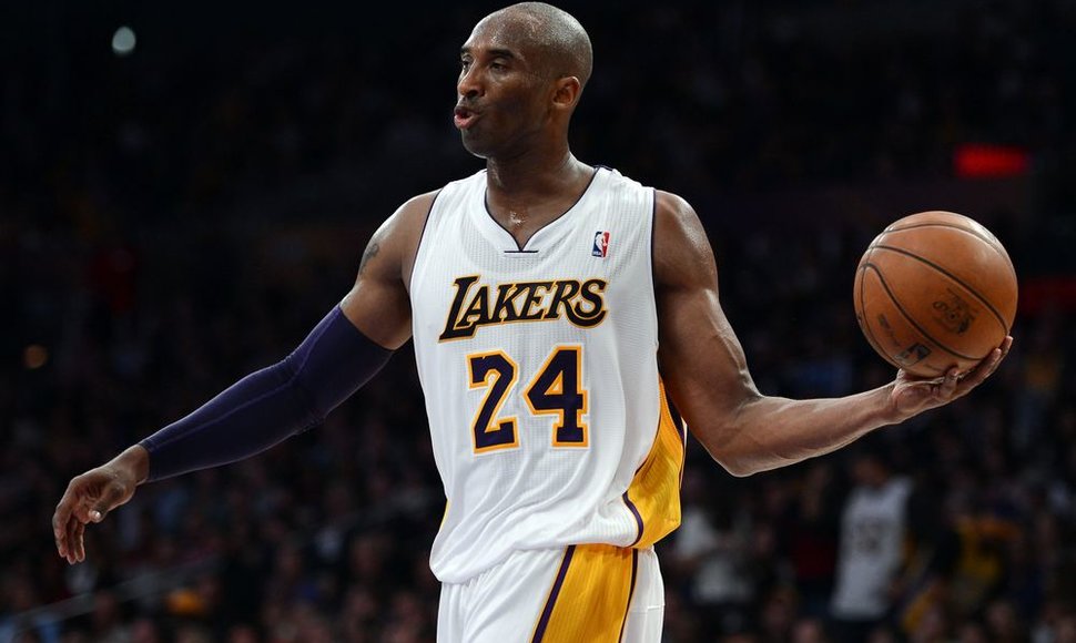 Kobe Bryantas pelnė 39 taškus, tačiau tai neišgelbėjo „Lakers“ nuo pralaimėjimo „Rockets“ komandai