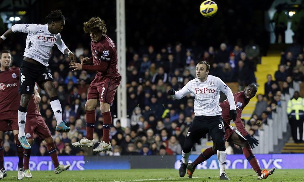 Lemiamą įvartį į „Newcastle United“ vartus pelnė „Fulham“ žaidėjas Hugo Rodallega 