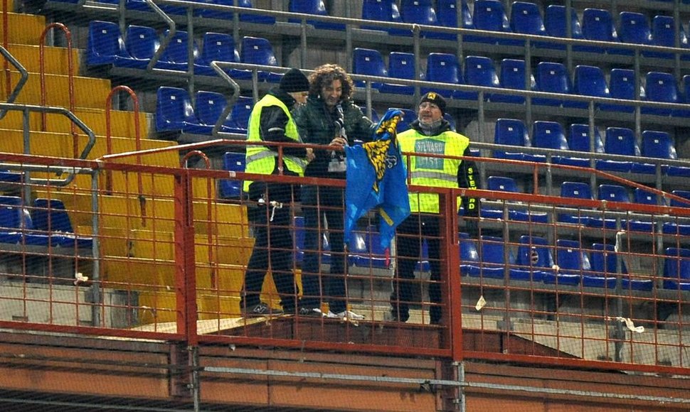 „Udinese“ futbolo klubas turėtų nusivilti savo aistruoliais – Italijos čempionato mače išvykoje su Genujos „Sampdoria“ Udinės komandą palaikė... vos vienas žmogus.