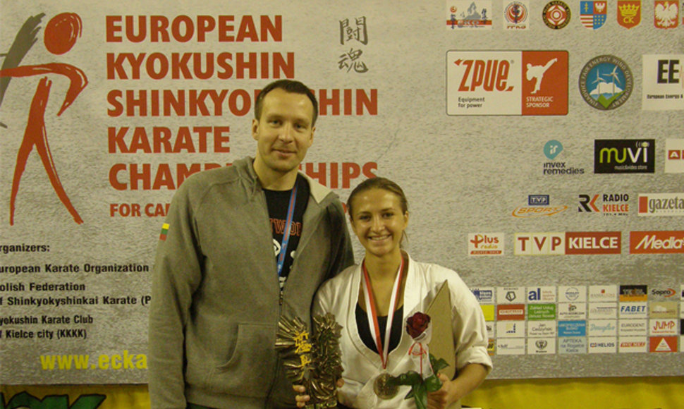 Akvilė Janavičiūtė ir jos treneris pasaulio vicečempionas ir daugkartinis Europos kiokušin karatė čempionas Donatas Imbras