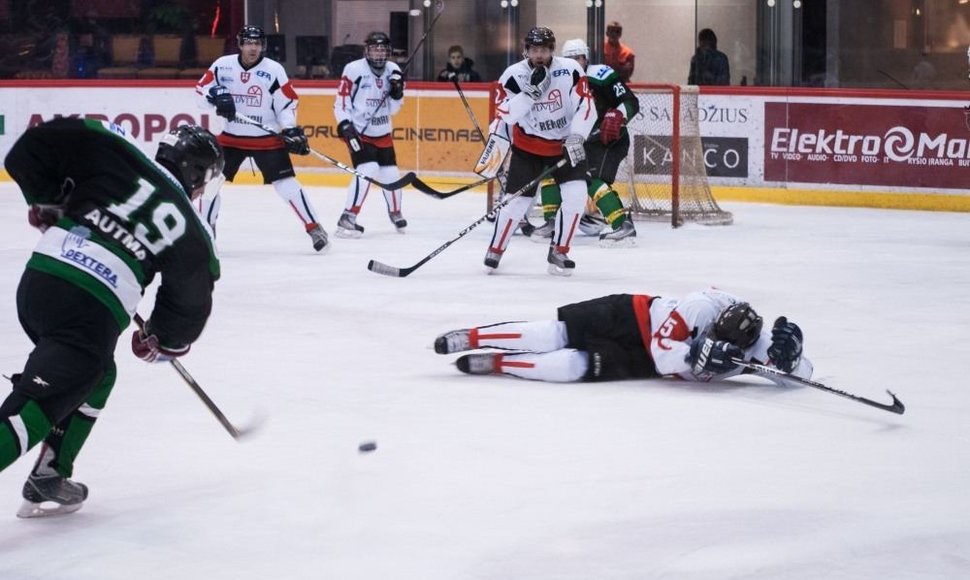 Nacionalinės ledo ritulio lygos čempionate Šiaulių „Ledo linija“ Klaipėdoje po 17 įvarčių šou 9:8 nugalėjo vietos „Baltiją“ ir antrą kartą sezone įveikė I-o diviziono Vakarų konferencijos lyderę.