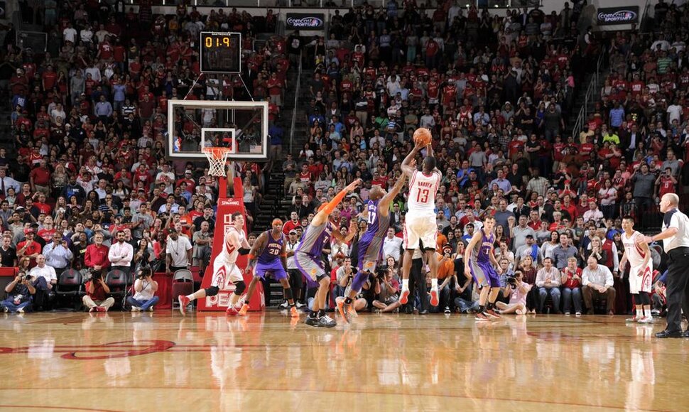 Jameso Hardeno metimas lėmė „Rockets“ pergalę