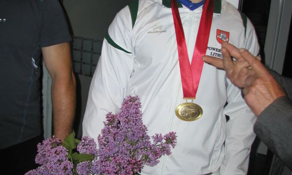 Pasaulio štangos spaudimo čempionas lazdijietis 16-metis Klaudijus Malevskis.