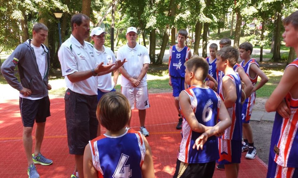 „Samsung kartos“ jaunieji krepšininkai treniravosi su Lietuvos nacionaline vyrų rinktine