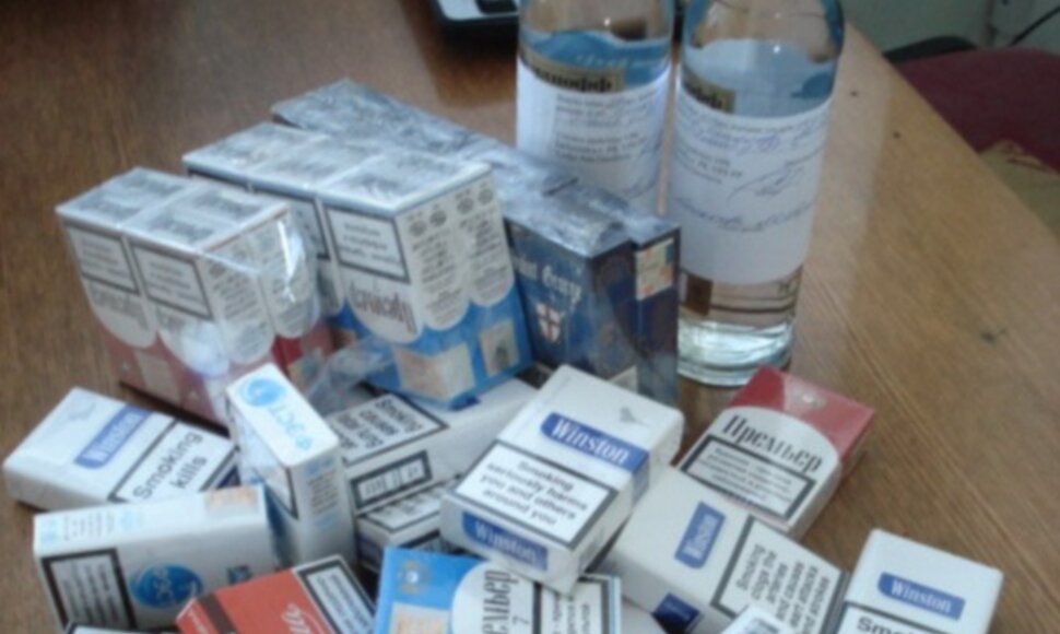 Cigaretės ir degtinė