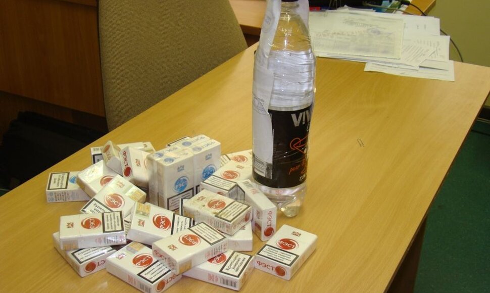 Naminukė ir cigaretės