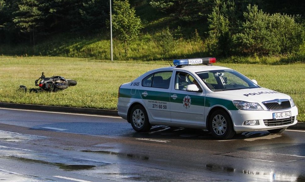 Motorolerio ir automobilio avarija Vilniuje