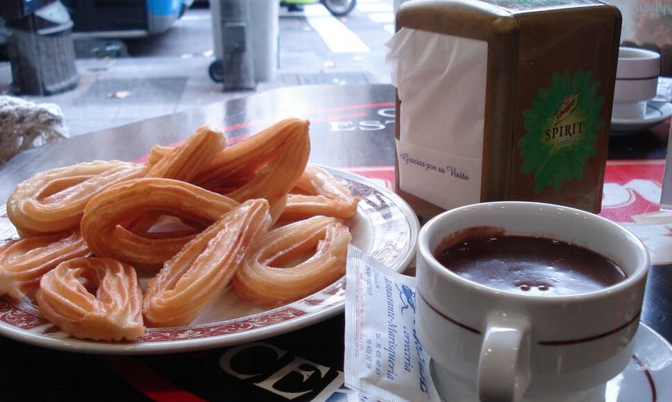 Ispaniškas desertas – chocolate con churros
