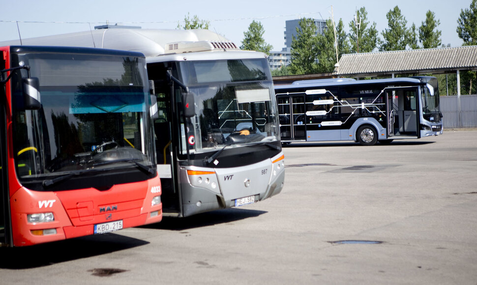 Vilniuje pristatytas testuojamas „MAN Lion‘s City“ hibridinis autobusas