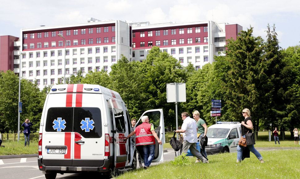 Santariškių žiede leidosi sraigtasparnis su donoro kepenimis