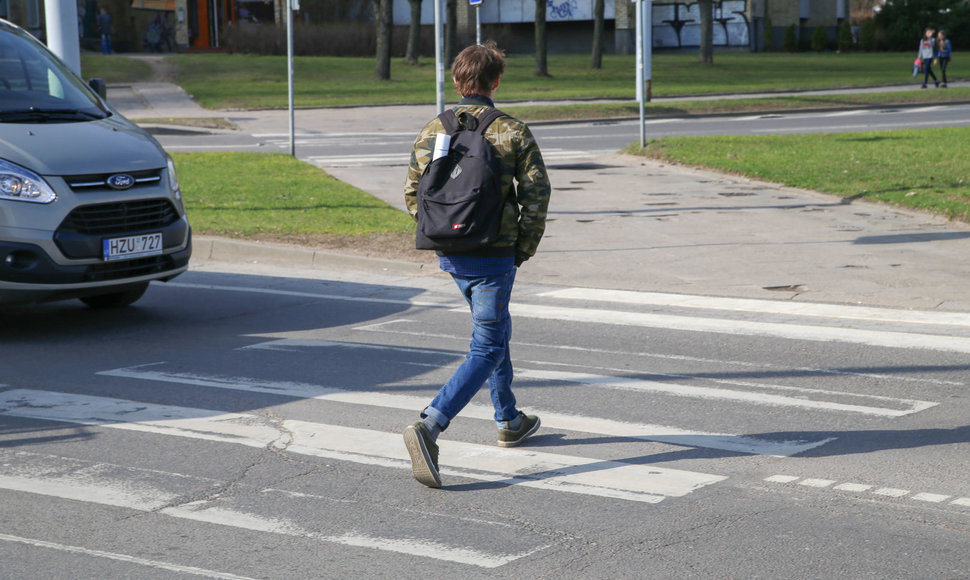 Žiedinės sankryžos Vilniuje su nusitrynusiu žymėjimu 