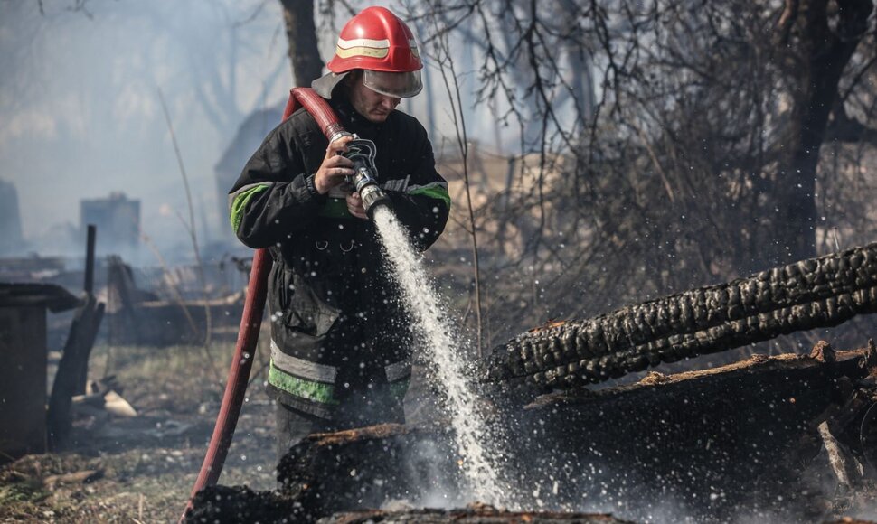 &Scaron;alčininkų rajone, Krakūnų kaime kilęs gaisras sunaikino apie 20 pastatų