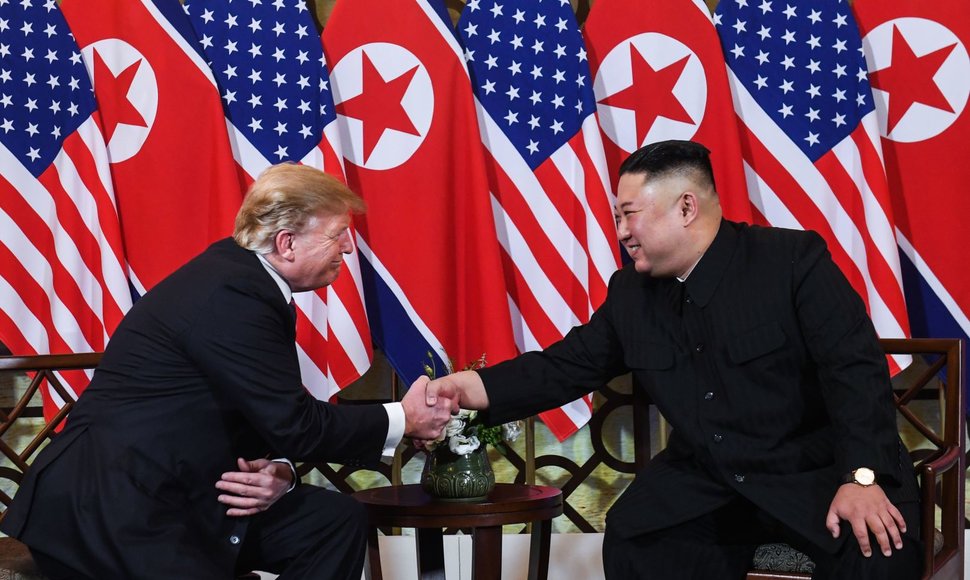 D.Trumpo ir Kim Jong Uno susitikimas Vietname