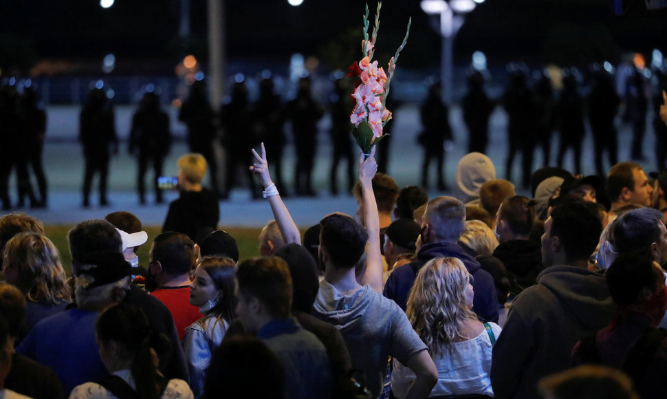 Baltarusijoje malšinami antrą dieną besitęsiantys protestai