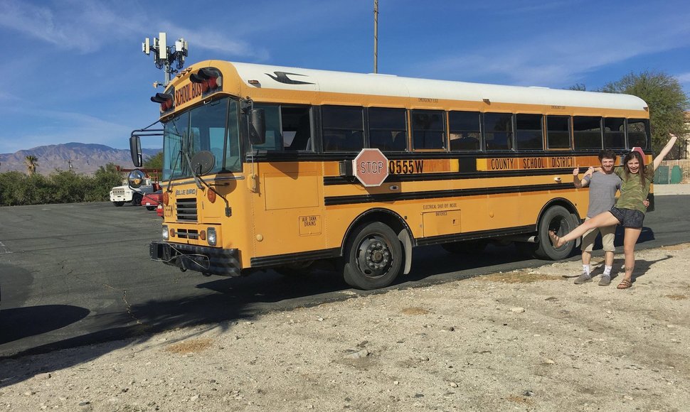Pora savo namus Oregone iškeitė į pertvarkytą mokyklinį autobusą