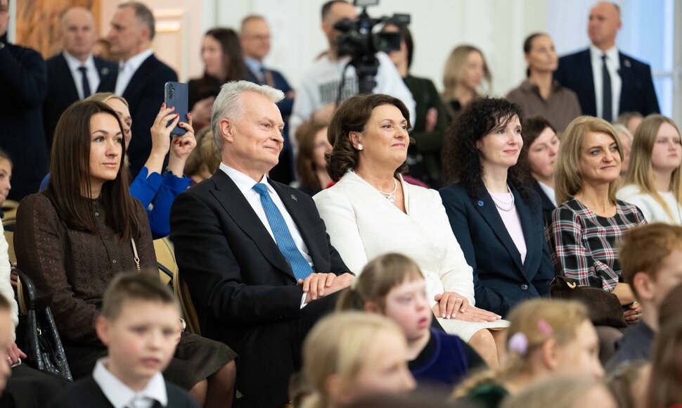 Prezidentas ir pirmoji ponia Kalėdų eglutės įžiebimo &scaron;ventėje