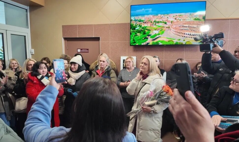 Alytaus pedagogai kyla į akciją dėl atleistos etikos mokytojos