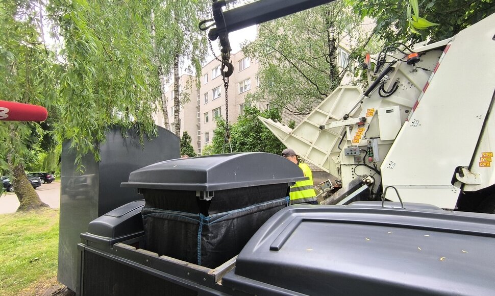 Konteinerio krata Kaune: paaiškėjo, ar kauniečiai moka rūšiuoti plastiką