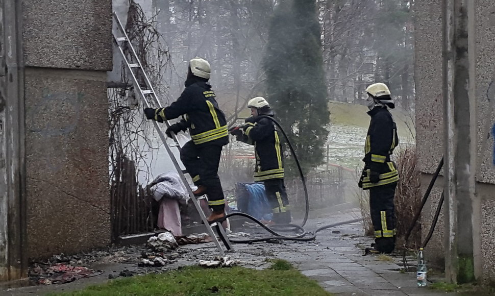 Vilniuje dega daugiabutis