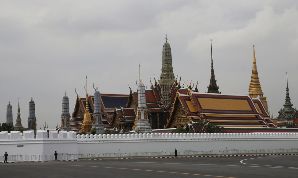 Tailande ruošiamasi iškilmingai velionio monarcho palaikų kremacijos ceremonijai