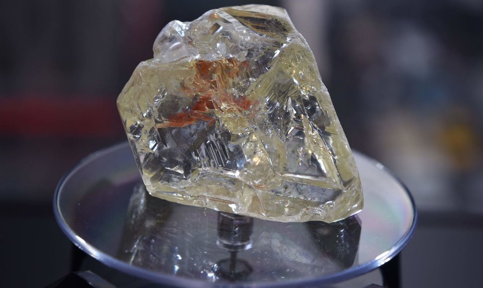 Didžiulis Siera Leonės „taikos deimantas“ parduotas už 6,5 mln. dolerių