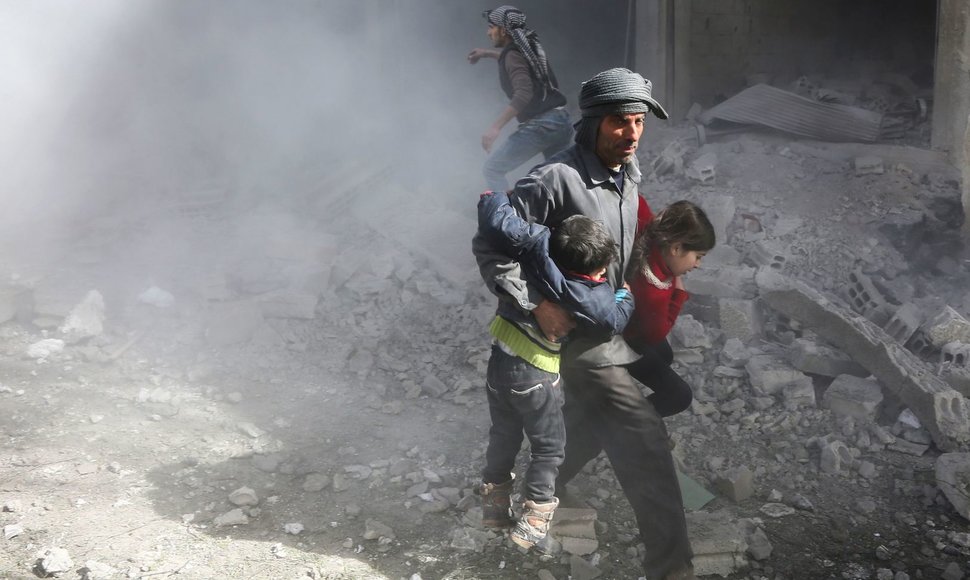 Sirijos sukilėlių rajone netoli Damasko per antskrydžius žuvo 22 civiliai