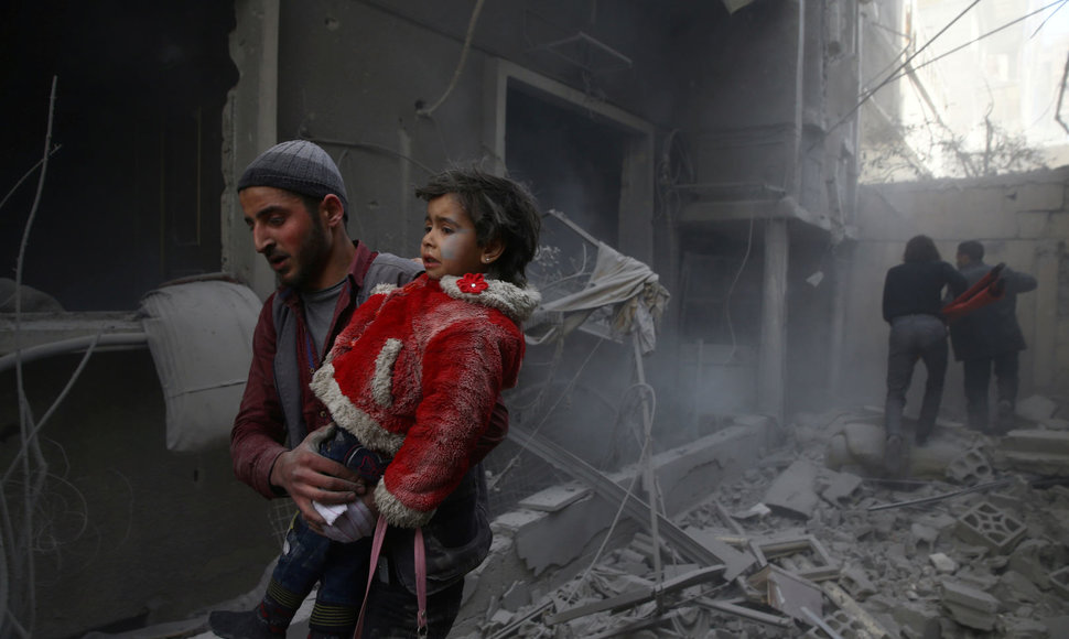 Sirijos sukilėlių rajone netoli Damasko per antskrydžius žuvo 22 civiliai