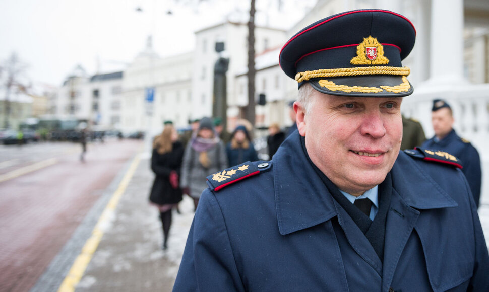 Generolo majoro Edvardo Mažeikio išleidimo į atsargą ceremonija prie Krašto Apsaugos Ministerijos