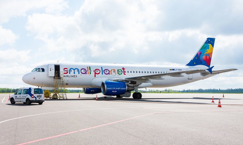 „Small planet airlines“