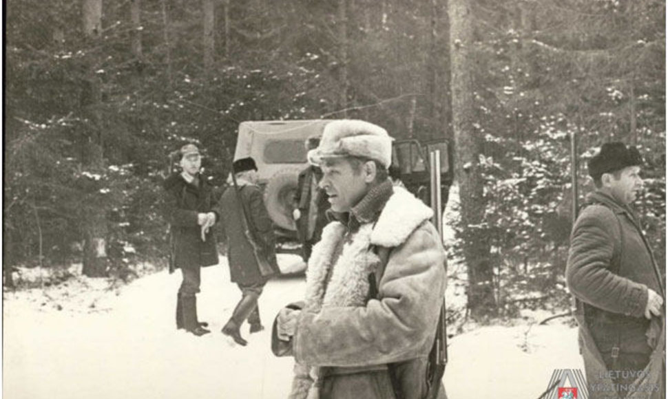 Lietuvos SSR liaudies kontrolės komiteto pirmininkas Albertas Barauskas medžioklėje, 1975 m