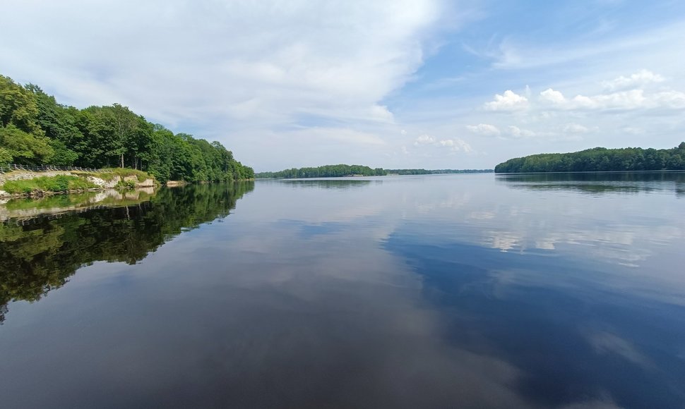 Kuoknesės pilies griuvėsiai