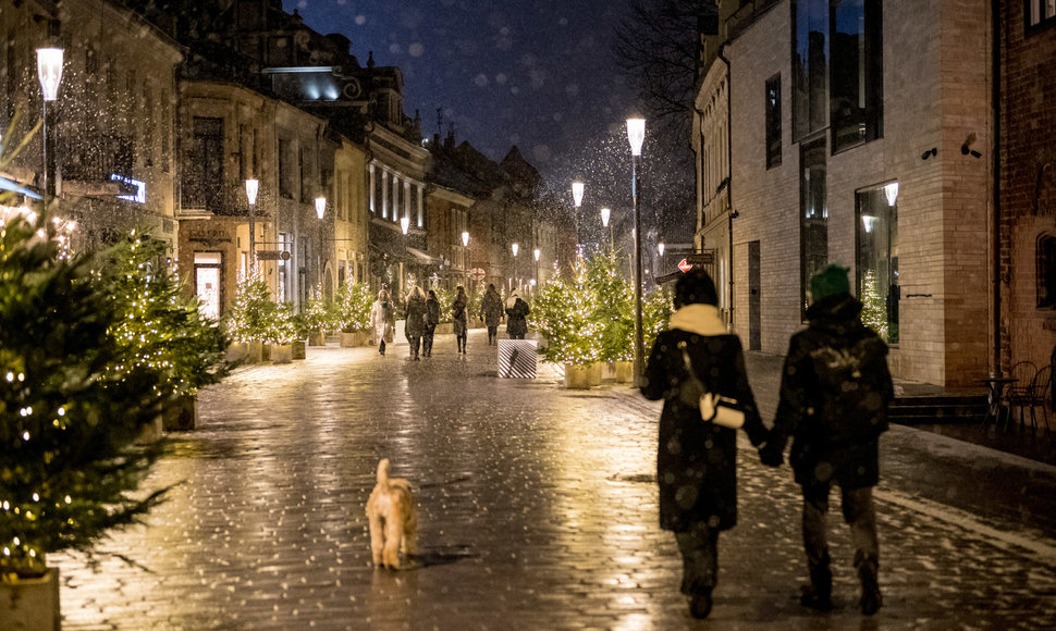 Kalėdiškai pasipuošusi Vilniaus gatvė Kaune