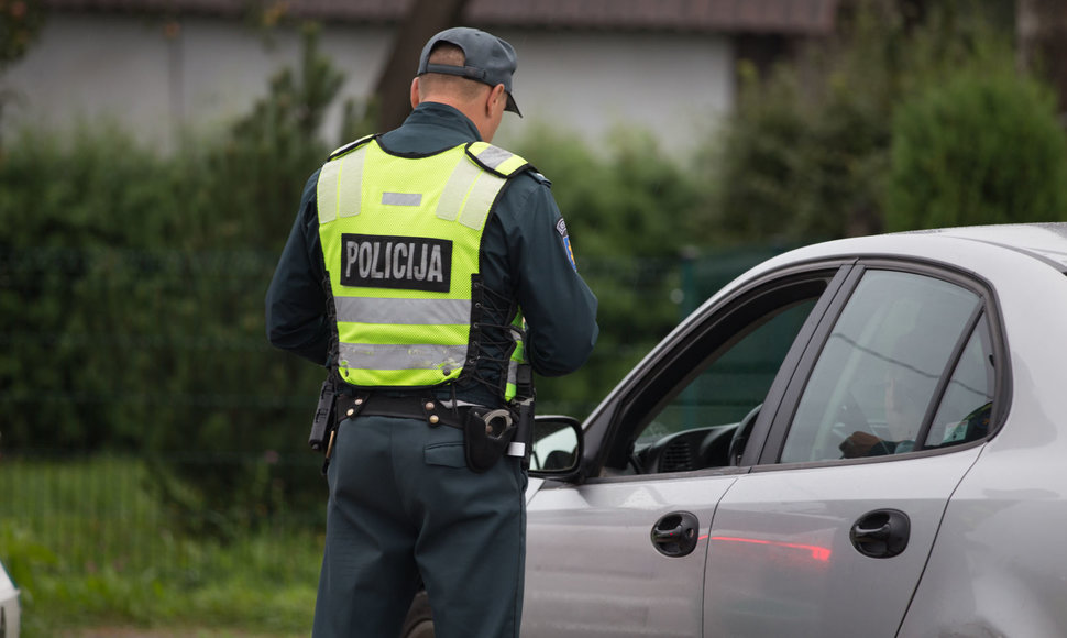 Policijos reidas Kaune: neblaivūs vairuotojai ir areštuota mašina