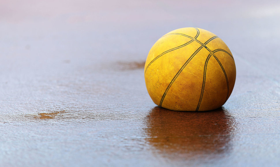 Prakiuręs krepšinio kamuolys