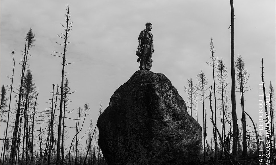 Ugniagesys Kvebeke stebi mišką