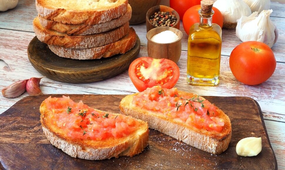 Pan con tomate