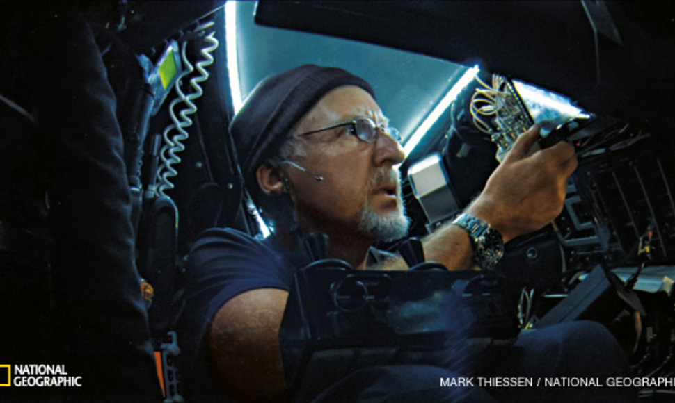Jamesas Cameronas kontroliuoja įrenginius jutikliniu ekranu