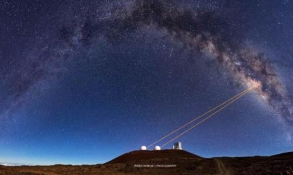 Teleskopai iš Havajų Kecko observatorijos naudoja galingą technologiją, vadinamą adaptine optika, kuri leido astronomams išaiškinti G2 kilmę  