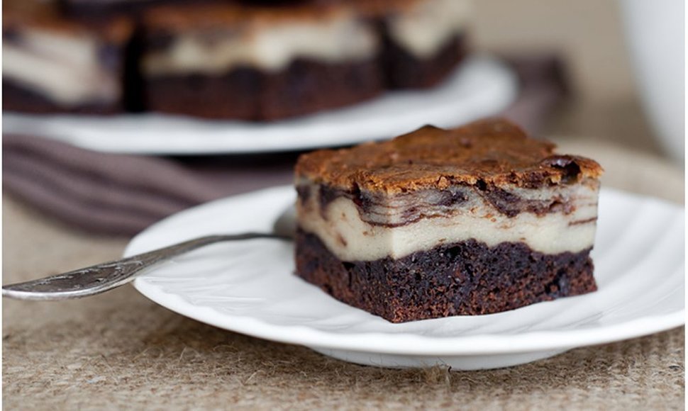 Bananų ir brownie sūrio pyragas