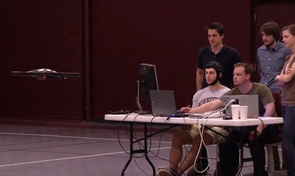 Minesotos universiteto studentai išbando valdymo mintimis technologiją