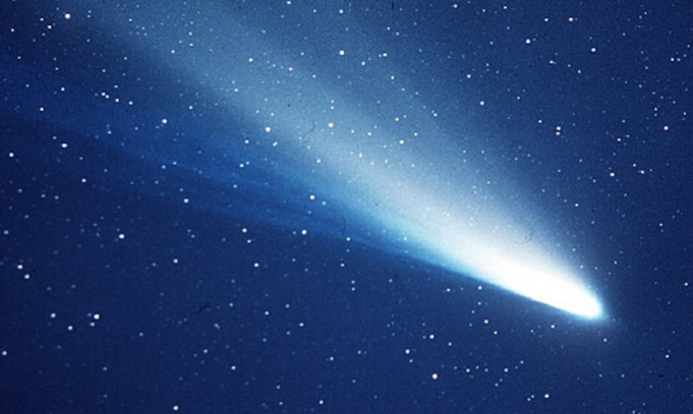 Halio kometa naktinio dangaus skliaute