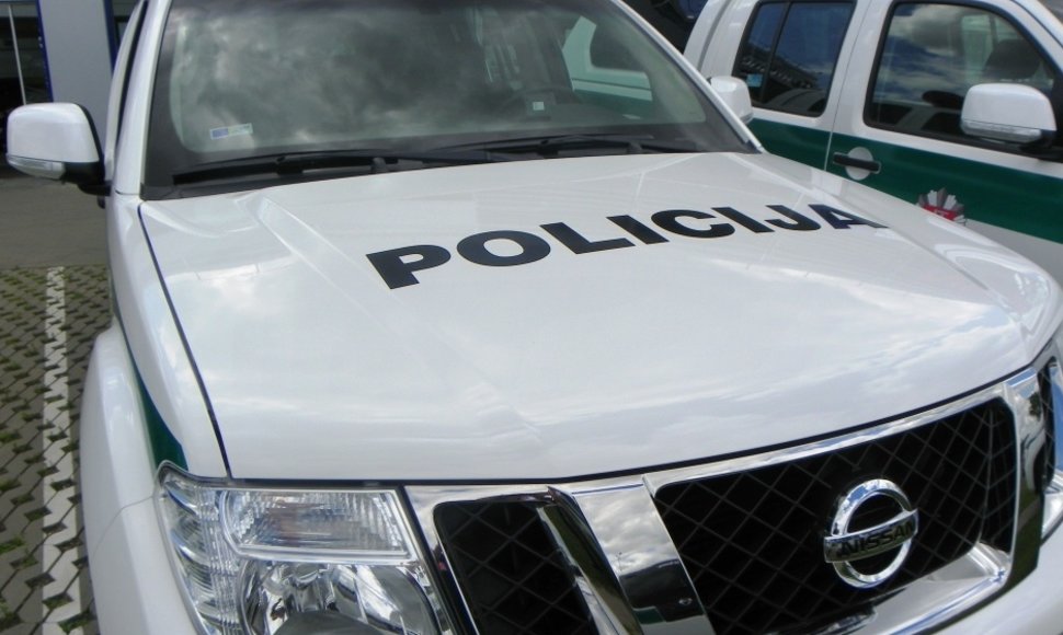 Policijai skirti „Nissan Navara“ pikapai