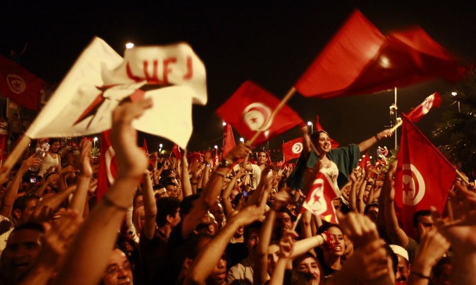Tunise dešimtys tūkstančių žmonių protestavo prieš vyriausybę