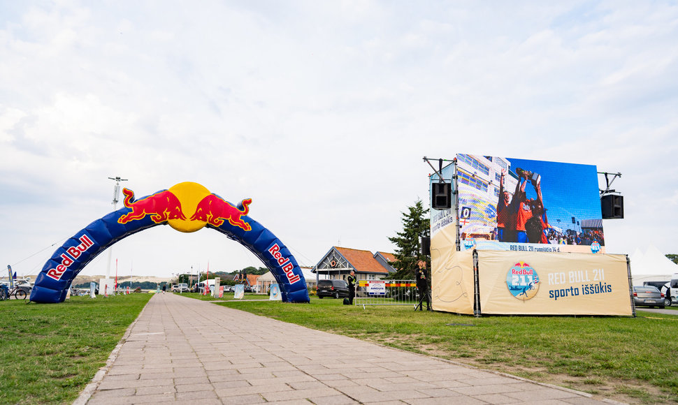 Nidoje startavo unikali komandinė estafetė „Red Bull 211". Manto Repečkos nuotr.