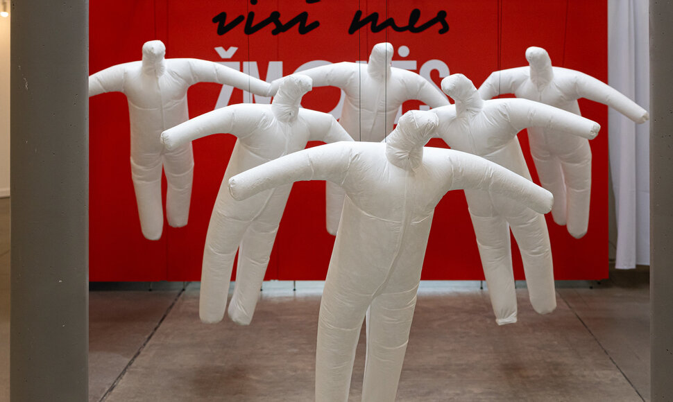 ŽMONĖS ore: Kęstučio Svirnelio instaliacija „Art Vilnius“ mugėje