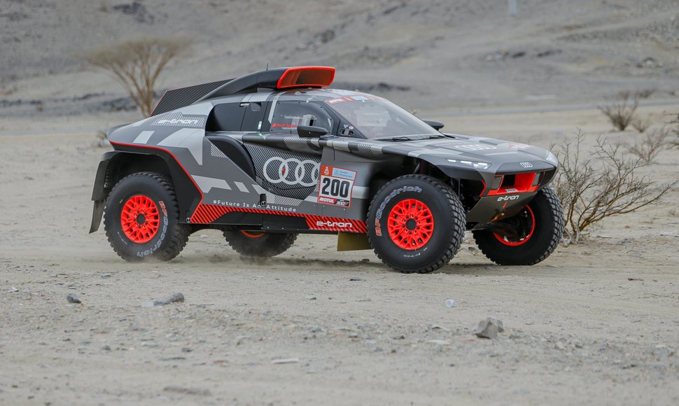 „Audi RSQ e-tron“ testai Saudo Arabijoje