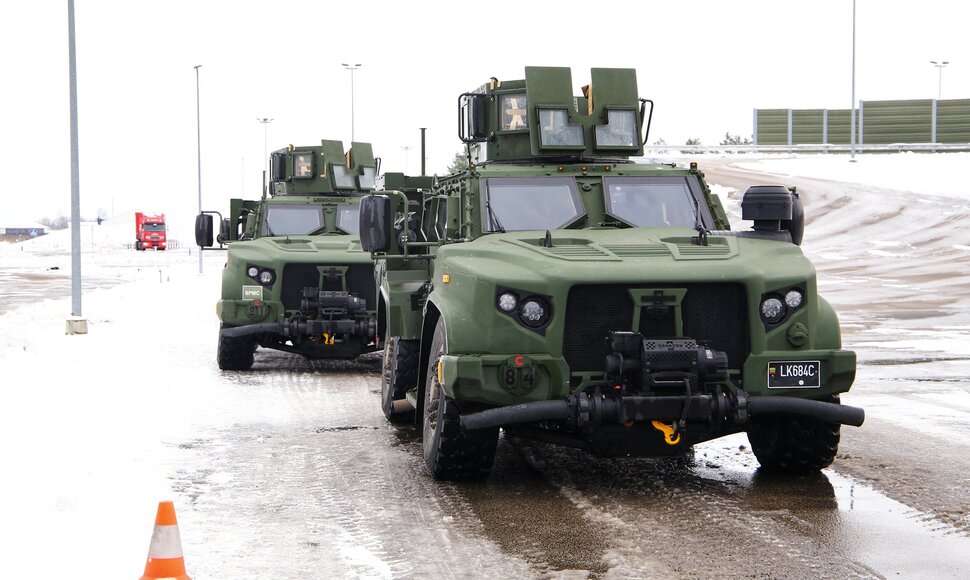 JLTV karinis automobilis