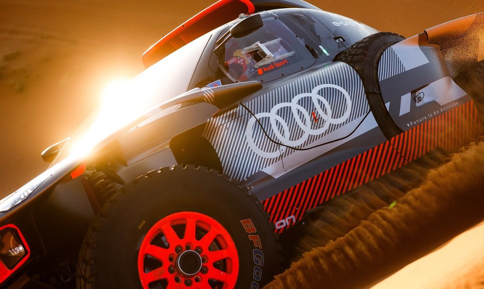 „Audi“ su „RS Q e-tron“