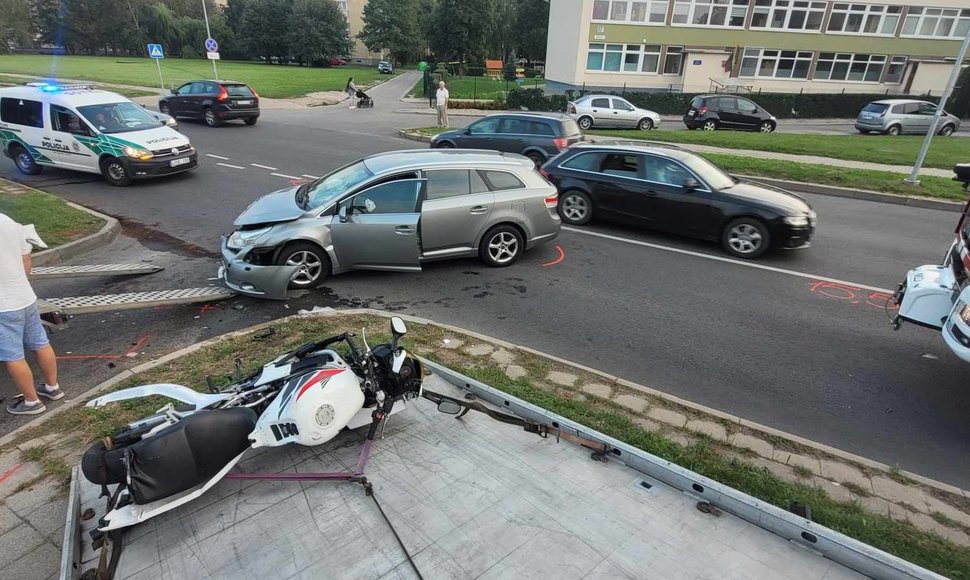 Automobilio ir motociklo susidūrimas Panevėžyje