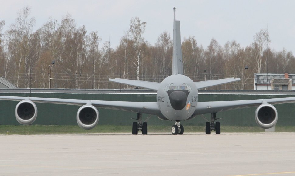 Lietuvos kariniame aerodrome - JAV naikintuvai „F-22 Raptor“